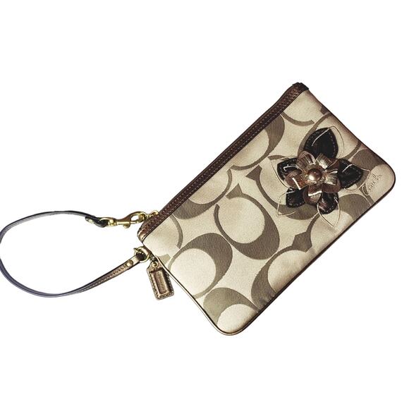 Coach Logo Wristlet Card Case Wallet | Leather Flower Charm | Boho Chic - Picture 1 of 4